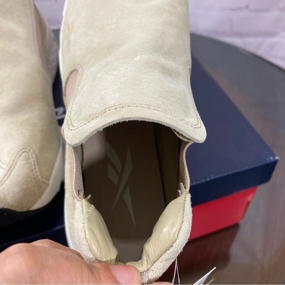 REEBOK FURY CHELSEA BOOT. beige suede leather material. Women’s running shoes 7 - Picture 13 of 15